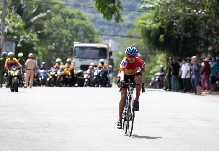 Chặng đua thứ 1 với đích đến tại thị xã Phước Long