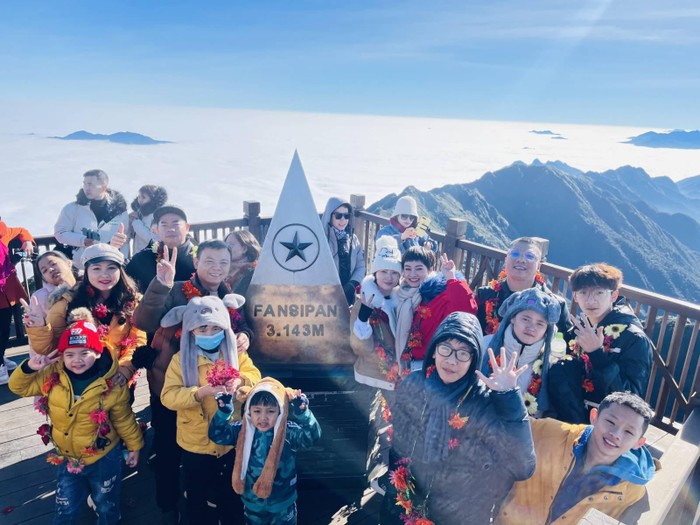 Du khách thăm đỉnh Fansipan dịp Tết Dương lịch