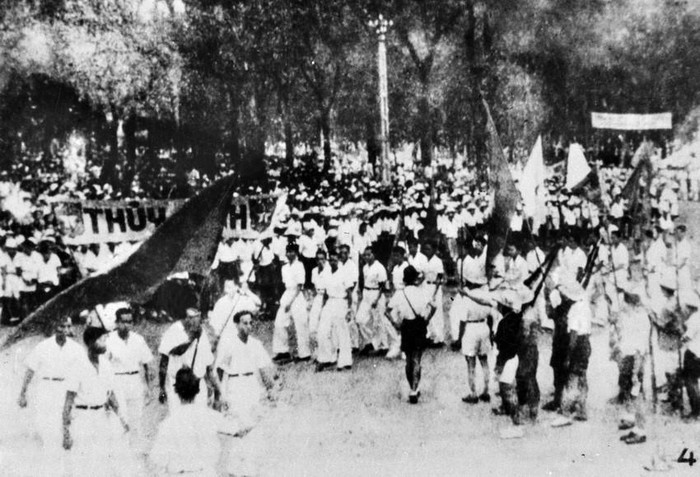 Đồng bào Sài Gòn tổng khởi nghĩa giành chính quyền ngày 25/8/1945, hưởng ứng Lời kêu gọi Tổng khởi nghĩa của Trung ương Đảng và Bác Hồ. (Ảnh: Tư liệu TTXVN)