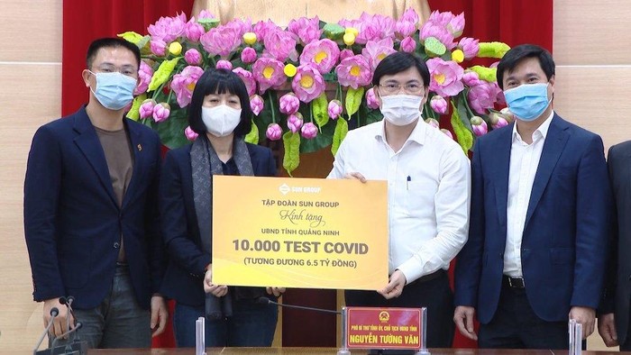 Sun Group tặng Quảng Ninh 10.000 test xét nghiệm Covid-19.