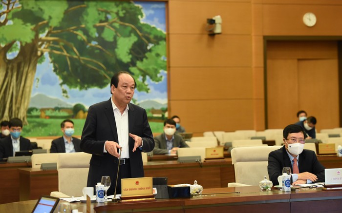 Bộ trưởng, Chủ nhiệm Văn phòng Chính phủ Mai Tiến Dũng báo cáo trước Ủy ban Thường vụ Quốc hội. Ảnh: VGP/ Lê Sơn