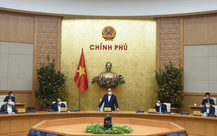 Thủ tướng Nguyễn Xuân Phúc chủ trì họp Thường trực Chính phủ “chốt” một số vấn đề về phòng chống COVID-19. Ảnh: VGP/Quang Hiếu