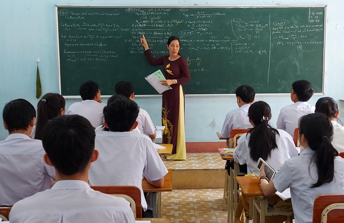 Vì sao giáo viên phổ thông hạng III phải chờ 9 năm để xét thăng hạng II? (Ảnh chỉ mang tính minh họa: Baokontum.com.vn)