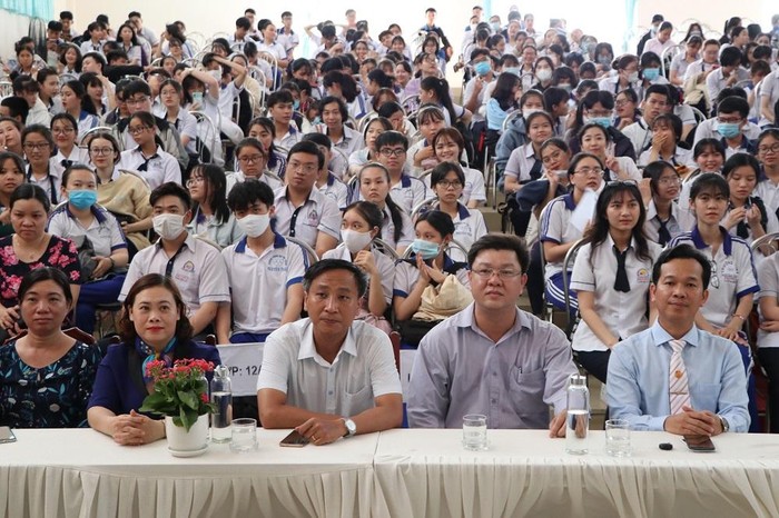 Trường Cao đẳng Nghề Ninh Thuận tổ chức buổi học trải nghiệm nghề nghiệp cho hơn 700 học sinh lớp 12 của Trường Trung học phổ thông Nguyễn Trãi.