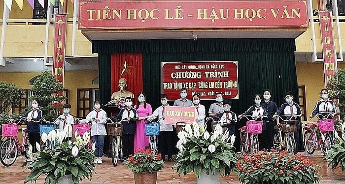 10 chiếc xe đạp được trao tặng cho các em học sinh có hoàn cảnh đặc biệt khó khăn tại xã Đồng Lạc (huyện Nam Sách, tỉnh Hải Dương).