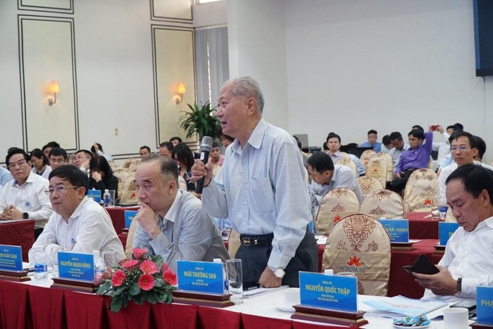 Chủ tịch Hội Dầu khí Việt Nam - ông Ngô Thường San đóng góp ý kiến tại hội nghị.