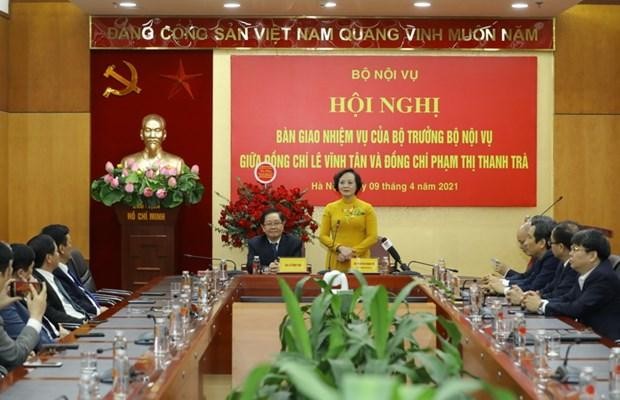 Bà Phạm Thị Thanh Trà, Ủy viên Trung ương Đảng, Bộ trưởng Bộ Nội vụ phát biểu tại buổi bàn giao nhiệm vụ. (Ảnh: Văn Điệp/TTXVN)