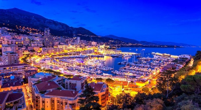 Bến du thuyền Hercules (Monaco) lung linh về đêm
