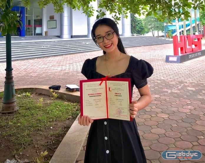 Nguyễn Phương Linh rạng ngời trong ngày nhận bằng tốt nghiệp. (Ảnh: NVCC)