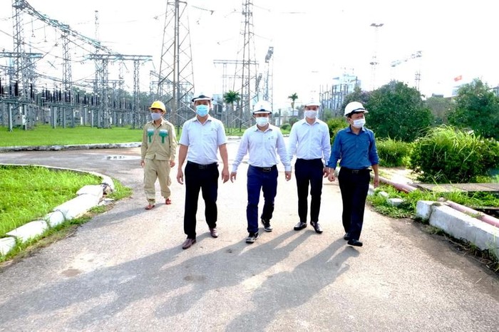 Truyền tải điện Hà Nội – Công ty Truyền tải điện 1 kiểm tra công tác cấp điện phục vụ bầu cử tại TBA 220kV Hà Đông