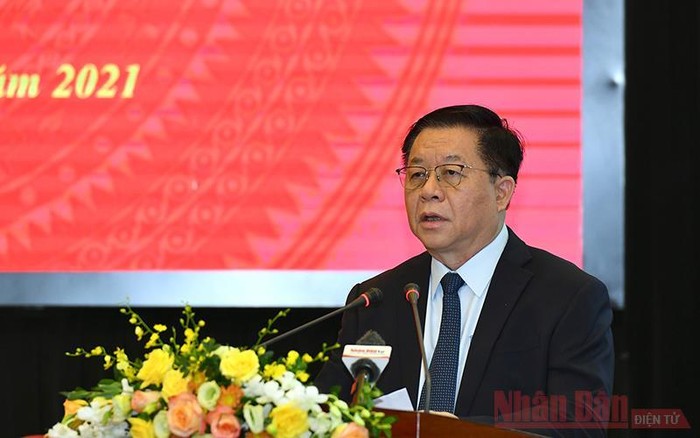 Đồng chí Nguyễn Trọng Nghĩa, Bí thư Trung ương Đảng, Trưởng ban Tuyên giáo Trung ương phát biểu tại hội nghị.