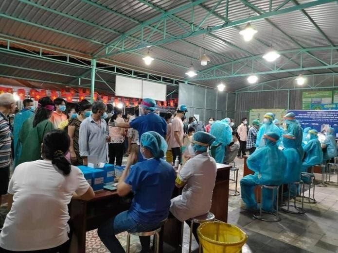 Hàng ngàn người dân phường Thạnh Lộc, Quận 12 được lấy mẫu xét nghiệm Covid-19