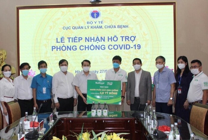 Quỹ Phát triển Tài năng Việt phối hợp cùng Nutifood trao tặng hàng trăm ngàn sản phẩm dinh dưỡng và cà phê, trị giá 2,6 tỷ đồng đến Cục Quản lý Khám, Chữa bệnh – Bộ Y tế.
