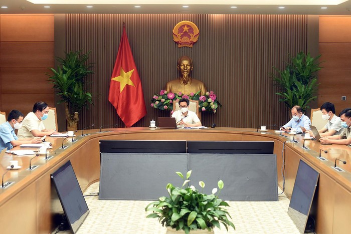 Phó Thủ tướng Vũ Đức Đam yêu cầu Thành phố Hồ Chí Minh phải “giữ bằng được” các khu công nghiệp trước dịch bệnh. Ảnh: VGP/Đình Nam