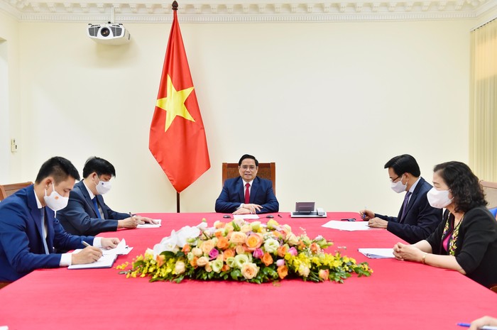 Thủ tướng Phạm Minh Chính điện đàm với Tổng Giám đốc WHO. Ảnh: VGP/Nhật Bắc