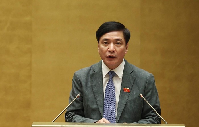 Tổng Thư ký Quốc hội Bùi Văn Cường trình bày Tờ trình về dự kiến Chương trình giám sát của Quốc hội năm 2022. (Ảnh: Dương Giang/TTXVN)