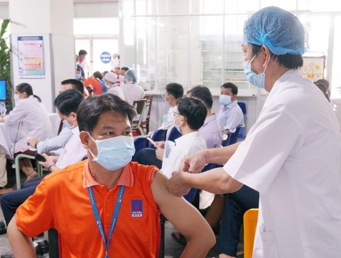 BSR tổ chức tiêm vắc xin phòng Covid-19 cho người lao động