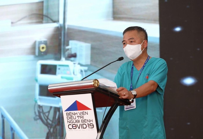 Phó giáo sư, Tiến sĩ Nguyễn Lân Hiếu - Giám đốc Bệnh viện Đại học Y Hà Nội phát biểu tại Lễ khánh thành Bệnh viện điều trị Covid-19 Y Hà Nội