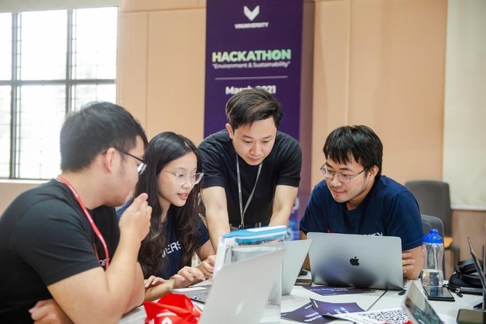 Sinh viên VinUni được truyền cảm hứng nghiên cứu khoa học, thúc đẩy tư duy kiến tạo giải pháp cho những vấn đề lớn của xã hội thông qua các cuộc thi Hackathon