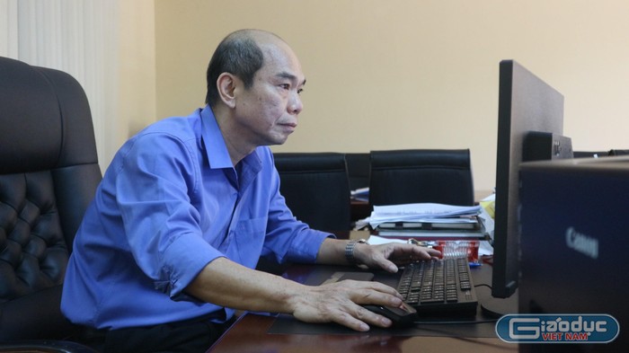 Ông Đỗ Phú Việt cho biết, tỉ lệ học sinh mà các trường nghề “gửi” học văn hóa đỗ tốt nghiệp qua các năm luôn ổn định. (Ảnh: Ngân Chi).