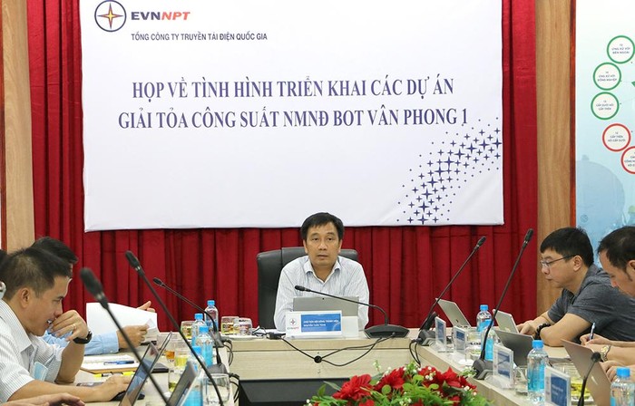 Ông Nguyễn Tuấn Tùng – Chủ tịch Hội đồng thành viên EVNNPT phát biểu chỉ đạo tại cuộc họp
