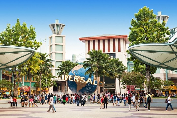 Universal Studios thuộc quần thể Resorts World Sentosa (Singapore) là điển hình thành công của loại hình công viên chủ đề tại khu vực châu Á.