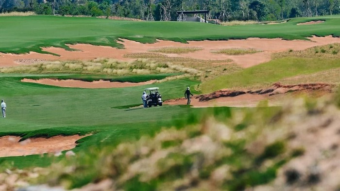 Là sân golf duy nhất tại Việt Nam độc quyền tổ chức các giải đấu PGA Tour, cụm sân golf PGA NovaWorld Phan Thiet 36 hố gồm 2 sân - PGA Garden và PGA Ocean - được thiết kế bởi huyền thoại “Cá mập trắng” Greg Norman. Trong đó, sân PGA Ocean đã hoàn thiện và đi vào vận hành từ tháng 04/2021. Bên cạnh 18 hố tiêu chuẩn để thi đấu, sân đang thi công thêm hố thưởng số 19 với khu vực green (vùng cỏ quanh hố) có hình dạng ngôi sao 5 cánh nằm giữa một hồ nước.