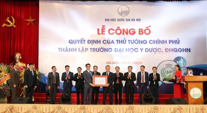 Lễ công bố Quyết định của Thủ tướng Chính phủ thành lập Trường Đại học Y Dược, Đại học Quốc gia Hà Nội.