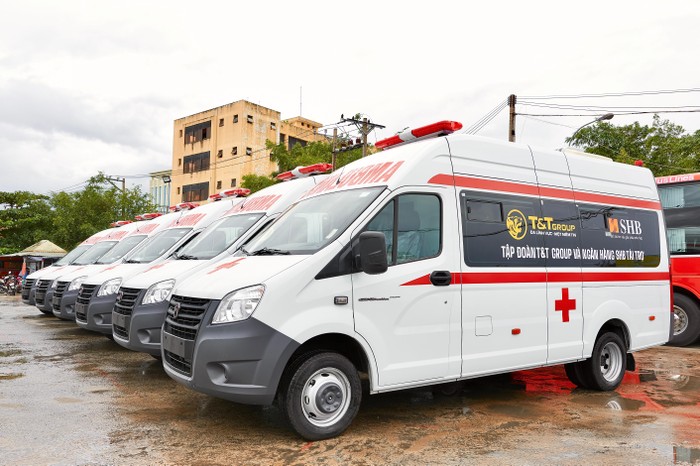Xe cứu thương do T&amp;T Group và Ngân hàng SHB tài trợ được nhập khẩu từ Nga, thuong hiệu GAZ với đầy đủ các tính năng ưu việt để phục vụ cho đội ngũ y tế sử dụng trong công tác vận chuyển, cấp cứu bệnh nhân.