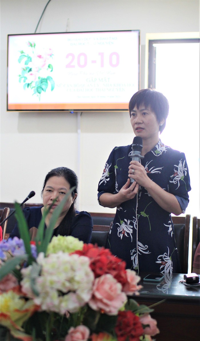 Tiến sĩ Bùi Thị Hương Giang – Phó trưởng ban Ban Khoa học Công nghệ và Đối ngoại chia sẻ tại buổi gặp mặt