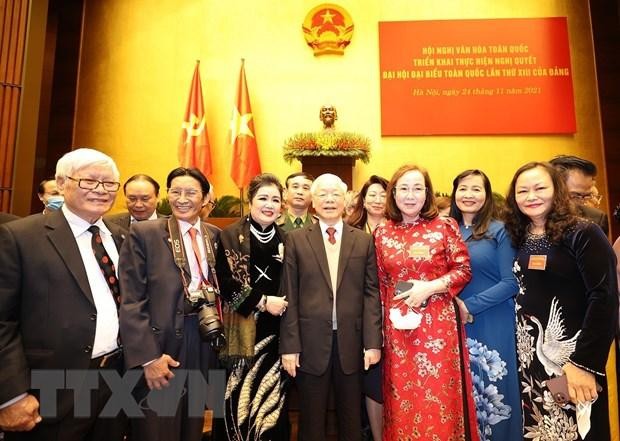 Tổng Bí thư Nguyễn Phú Trọng với các đại biểu dự Hội nghị. (Ảnh: Trí Dũng/TTXVN)
