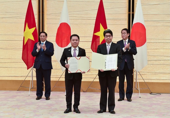 Hai Thủ tướng chứng kiến các bộ, ngành, cơ quan, doanh nghiệp 2 nước ký kết, trao đổi 11 văn kiện hợp tác. Ảnh: VGP/Nhật Bắc