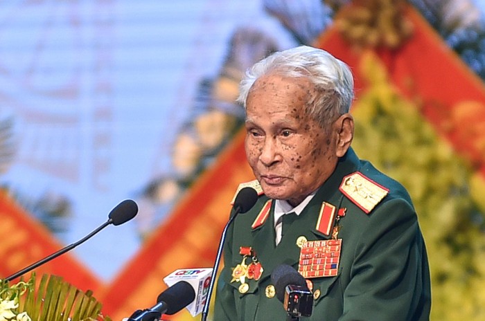 Trung tướng Nguyễn Quốc Thước, đại diện các cựu chiến binh, phát biểu cảm tưởng tại Lễ kỷ niệm. Ảnh: VGP/Nhật Bắc