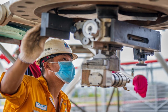 Người lao động dầu khí tập trung cao độ cho sản xuất kinh doanh năm 2021