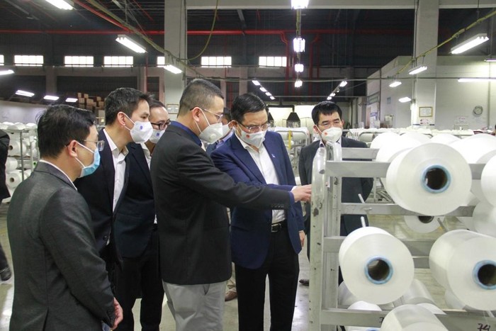 Tổng Giám đốc Petrovietnam Lê Mạnh Hùng kiểm tra chất lượng sản phẩm tại Nhà máy