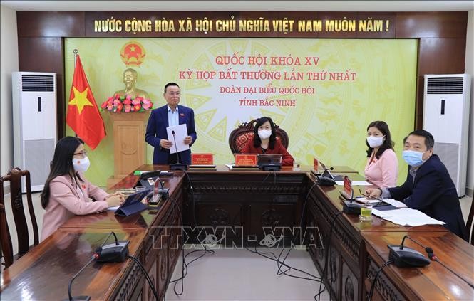 Các đại biểu Đoàn Đại biểu Quốc hội tỉnh Bắc Ninh tham dự Kỳ họp tại điểm cầu Uỷ ban nhân dân tỉnh Bắc Ninh.