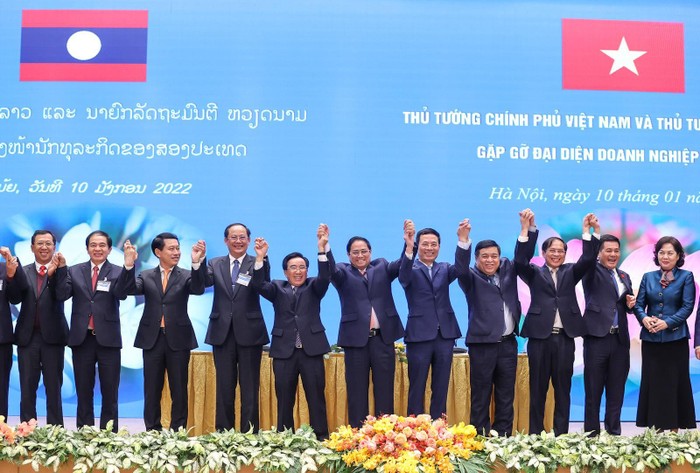 Đây cũng là cuộc gặp đặc biệt, lần đầu tiên được tổ chức, có ý nghĩa quan trọng đối với việc tăng cường tính kết nối, bổ trợ giữa hai nền kinh tế Việt Nam – Lào - Ảnh: VGP/Nhật Bắc