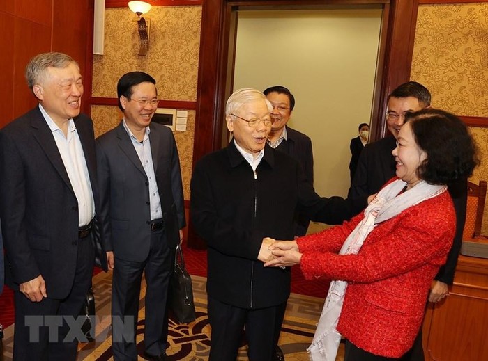 Tổng Bí thư Nguyễn Phú Trọng và các Ủy viên Bộ Chính trị, Bí thư Trung ương Đảng đến dự cuộc họp. (Ảnh: Trí Dũng/TTXVN)