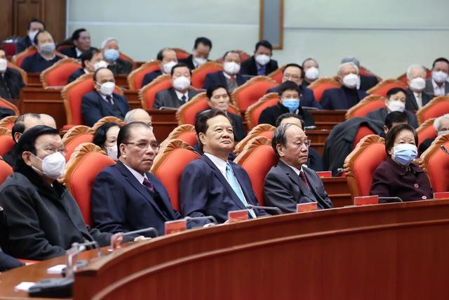 Các đồng chí nguyên lãnh đạo cấp cao của Đảng và Nhà nước bày tỏ tin tưởng, tự hào về những kết quả đất nước ta đã đạt được thời gian qua trong bối cảnh có nhiều khó khăn, thách thức. Ảnh: VGP/Nhật Bắc
