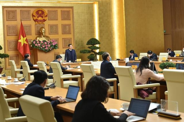 Phó Thủ tướng yêu cầu Bộ Công Thương tiếp tục triển khai giải pháp bảo đảm đủ xăng dầu phục vụ nhu cầu sản xuất, kinh doanh và đời sống nhân dân - Ảnh: VGP/Quang Thương