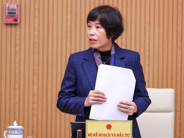 Thứ trưởng Bộ Kế hoạch và Đầu tư Nguyễn Thị Bích Ngọc báo cáo thẩm định 5 dự án đường cao tốc - Ảnh: VGP/Nhật Bắc