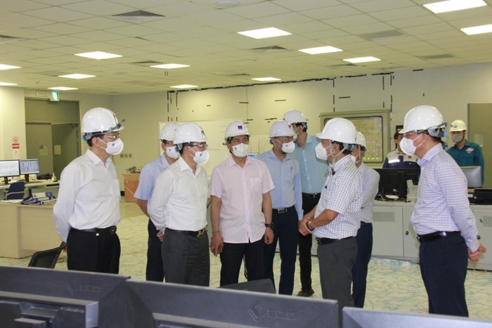 Chủ tịch Hội đồng thành viên Petrovietnam Hoàng Quốc Vượng kiểm tra tiến độ Dự án Nhà máy nhiệt điện Sông Hậu 1