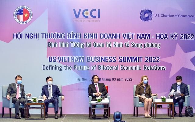 Thủ tướng cùng các đại biểu tham dự Hội nghị Thượng đỉnh Kinh doanh Việt Nam- Hoa Kỳ lần thứ 5 với chủ đề &quot;Định hình lại quan hệ kinh tế song phương&quot;. Ảnh: VGP