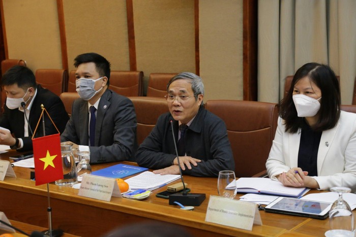 Phó Tổng Giám đốc Bảo hiểm xã hội Việt Nam Phạm Lương Sơn phát biểu tại buổi làm việc