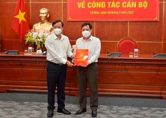 Chủ tịch Ủy ban nhân dân tỉnh Cà Mau đã trao quyết định bổ nhiệm đồng chí Lê Văn Ngời chức vụ Chánh Văn phòng Ủy ban nhân dân tỉnh Cà Mau.