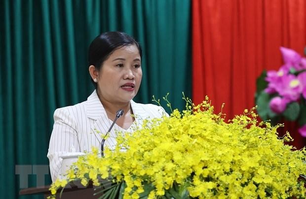 Chủ tịch UBND tỉnh Bình Phước Trần Tuệ Hiền báo cáo tình hình phát triển kinh tế - xã hội của tỉnh Bình Phước. (Ảnh: Dương Giang/TTXVN)