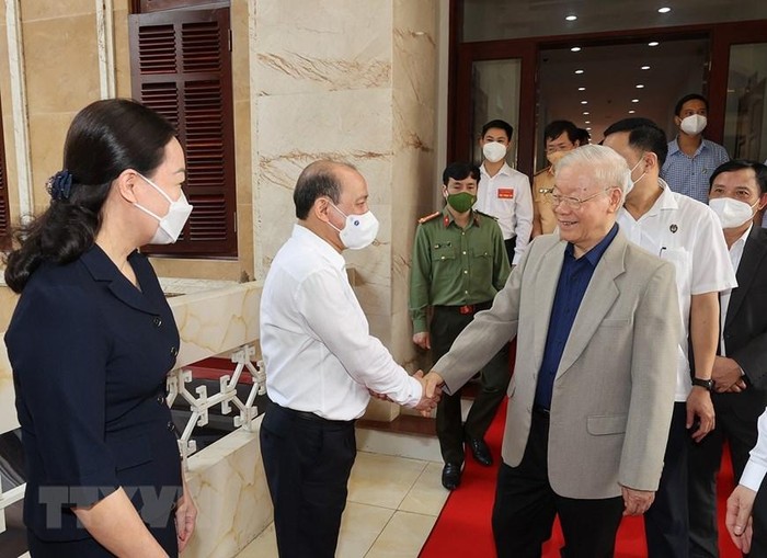 Ngày 22/3, Tổng Bí thư Nguyễn Phú Trọng thăm và làm việc với lãnh đạo tỉnh Hòa Bình. (Ảnh: Trí Dũng/TTXVN)