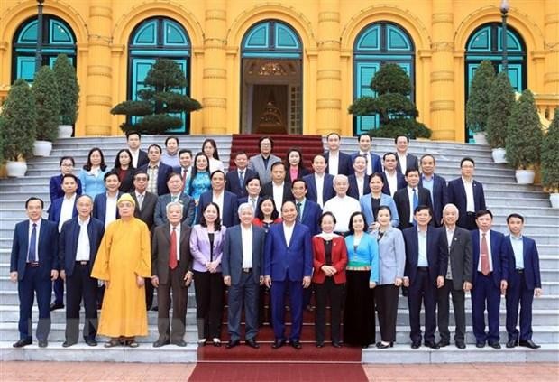 Chủ tịch nước Nguyễn Xuân Phúc chụp ảnh với các đại biểu. (Ảnh: Thống Nhất/TTXVN)