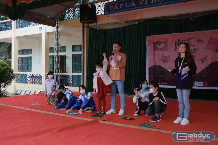 Các em nhỏ Trường Tiểu học Ôn Lương có nhiều giây phút vui vẻ tại sự kiện.