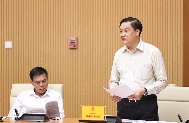 Phó Chủ tịch Ủy ban nhân dân Thành phố Cần Thơ Dương Tấn Hiển phát biểu tại cuộc họp - Ảnh VGP/Đức Tuân